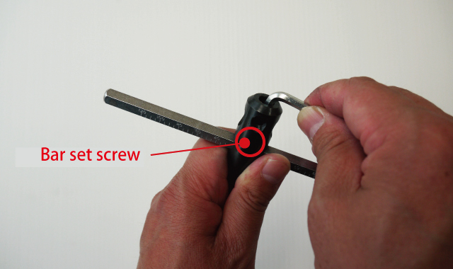 tighten Bar set screw