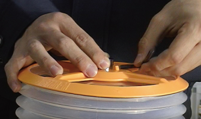 ソケットネジを緩める