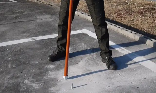 突起部分を叩く