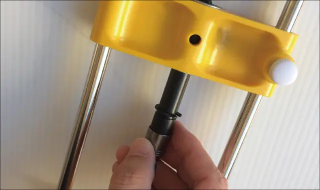 主軸付チャックを差し込む