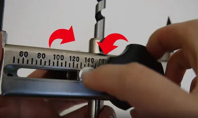 黒ハンドル緩める