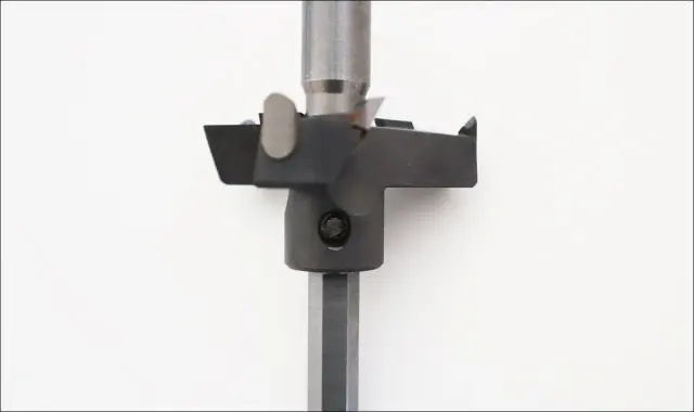 ナットとレンチ外れる